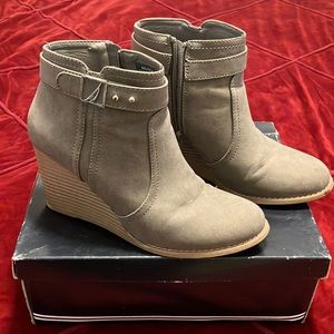 Nautica wedge boots size 8 1/2 used but good condition